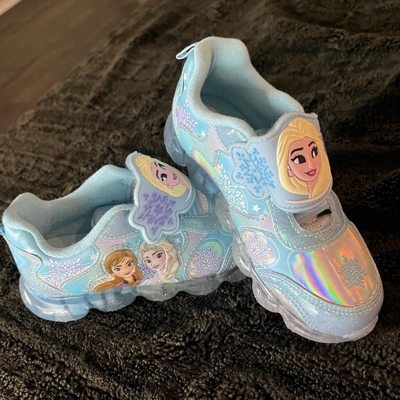 Frozen shoes Elsa and Ana light up, NWOT - Picture 1 of 5